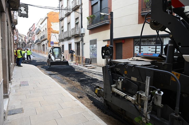 Comienzan las labores de asfaltado de las calles Pontón y Baños tras la obra de la infraestructura hidráulica