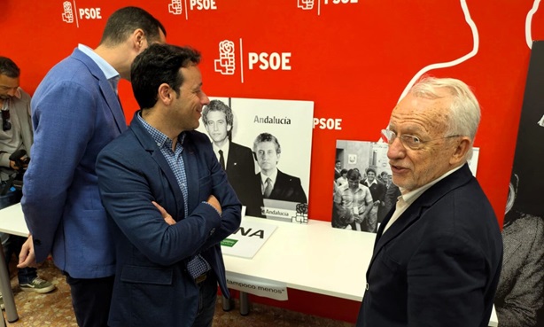 Imagen de El PSOE de Linares inaugura la exposición “Valió la pena”, un homenaje a la conquista de la autonomía andaluza y a los valores del socialismo