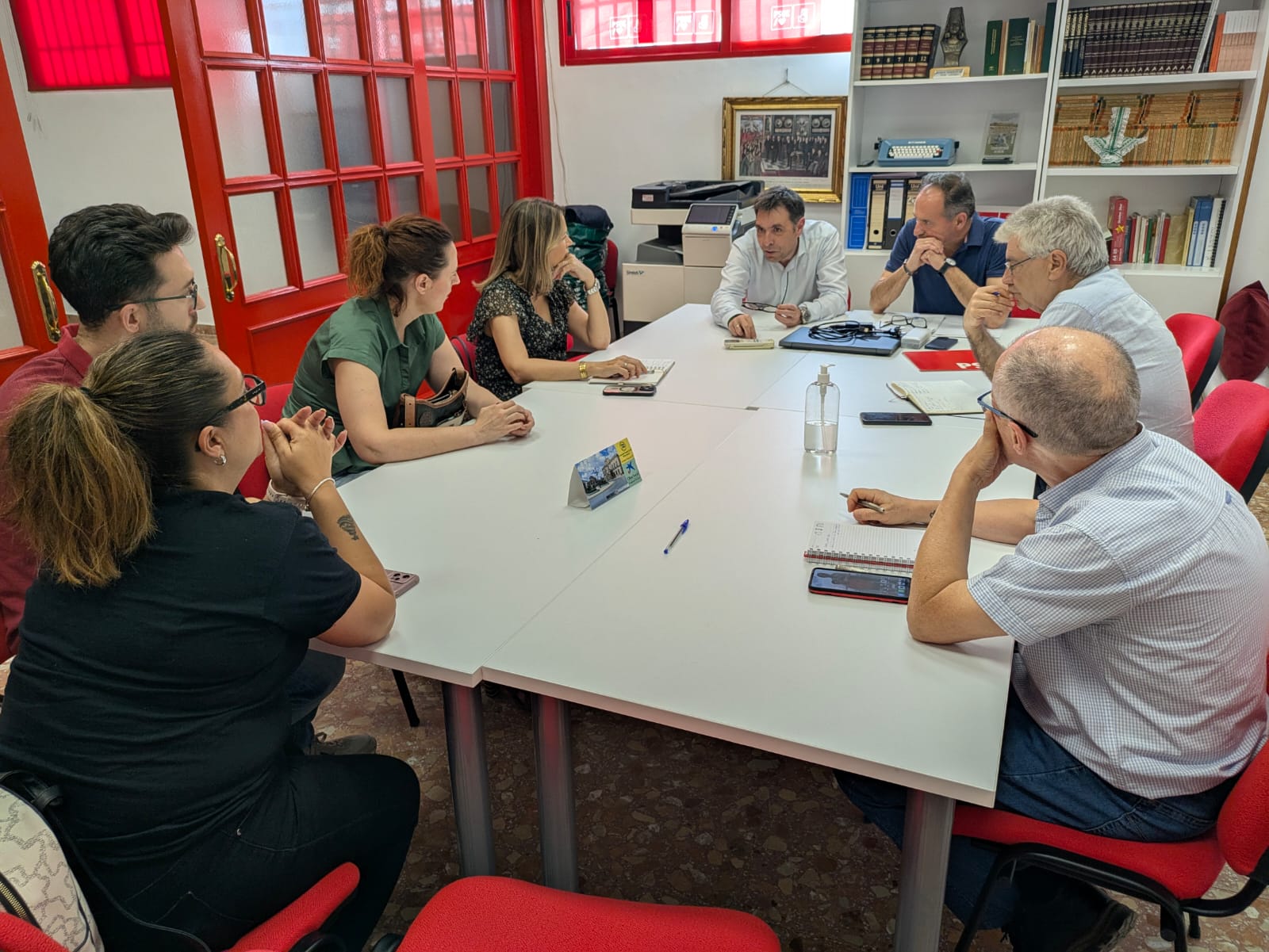 El PSOE de Linares reclama la adjudicación de una segunda línea en el CEIP Colón ante la alta demanda de solicitudes