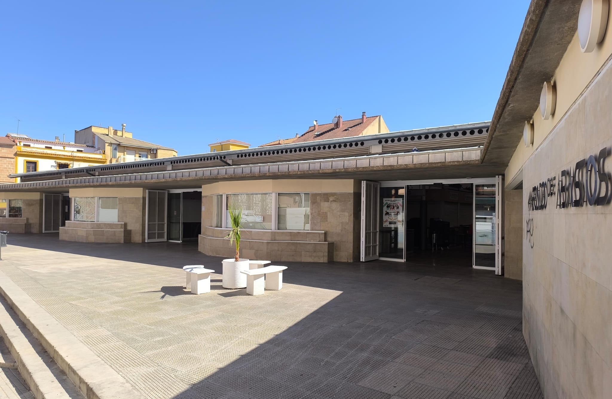 Imagen de Linares refuerza su apuesta por el Mercado de Abastos con un nuevo pliego de licencias municipales