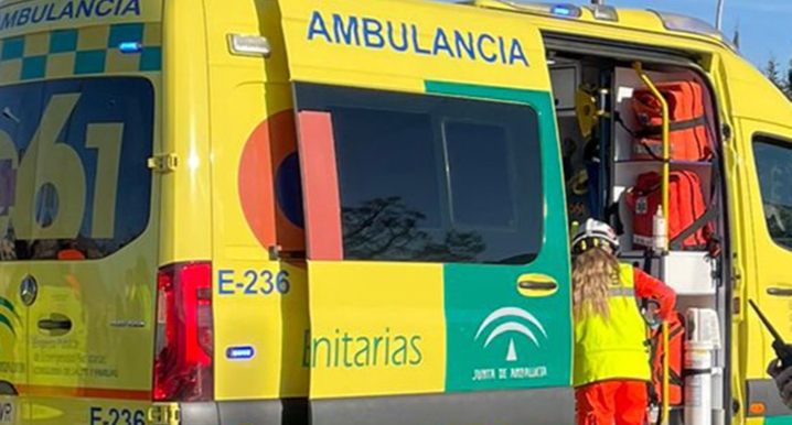 Imagen de Cuatro personas afectadas y evacuadas al hospital al incendiarse la vitrocerámica de una vivienda en Linares