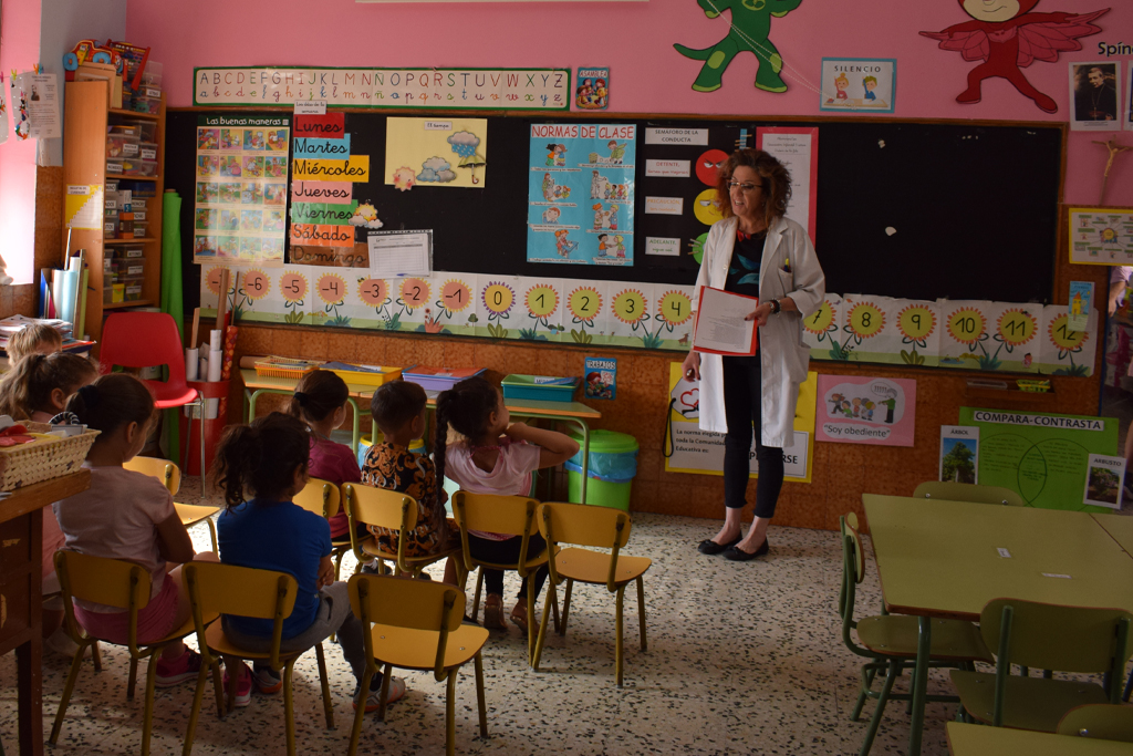 Imagen de El Ayuntamiento de Linares refuerza el compromiso educativo con la entrega de material escolar a alumnado de Infantil