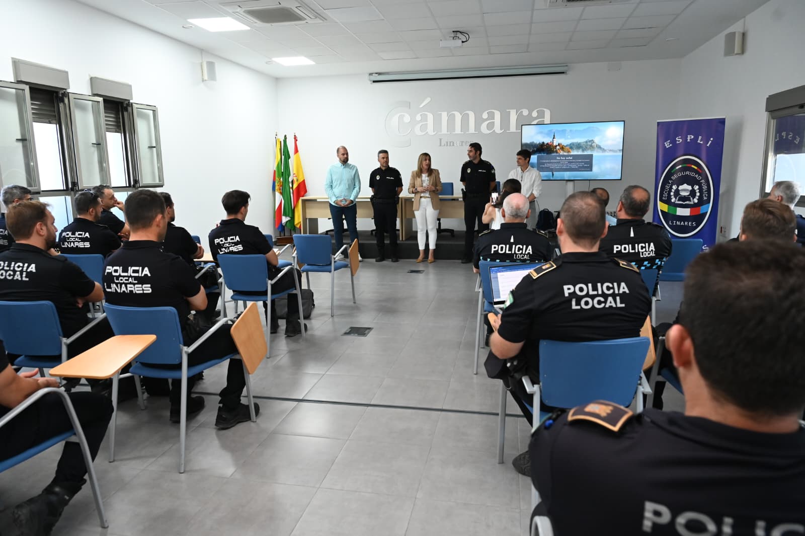 Imagen de Linares refuerza la formación policial con un curso de ciberseguridad en la ESPLI