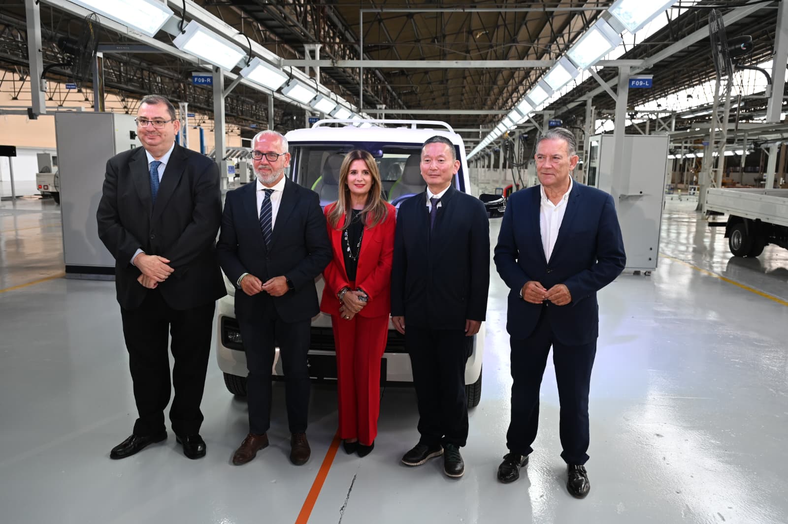 Imagen de La alcaldesa Auxi del Olmo destaca el compromiso de Coronet con el futuro industrial de Linares
