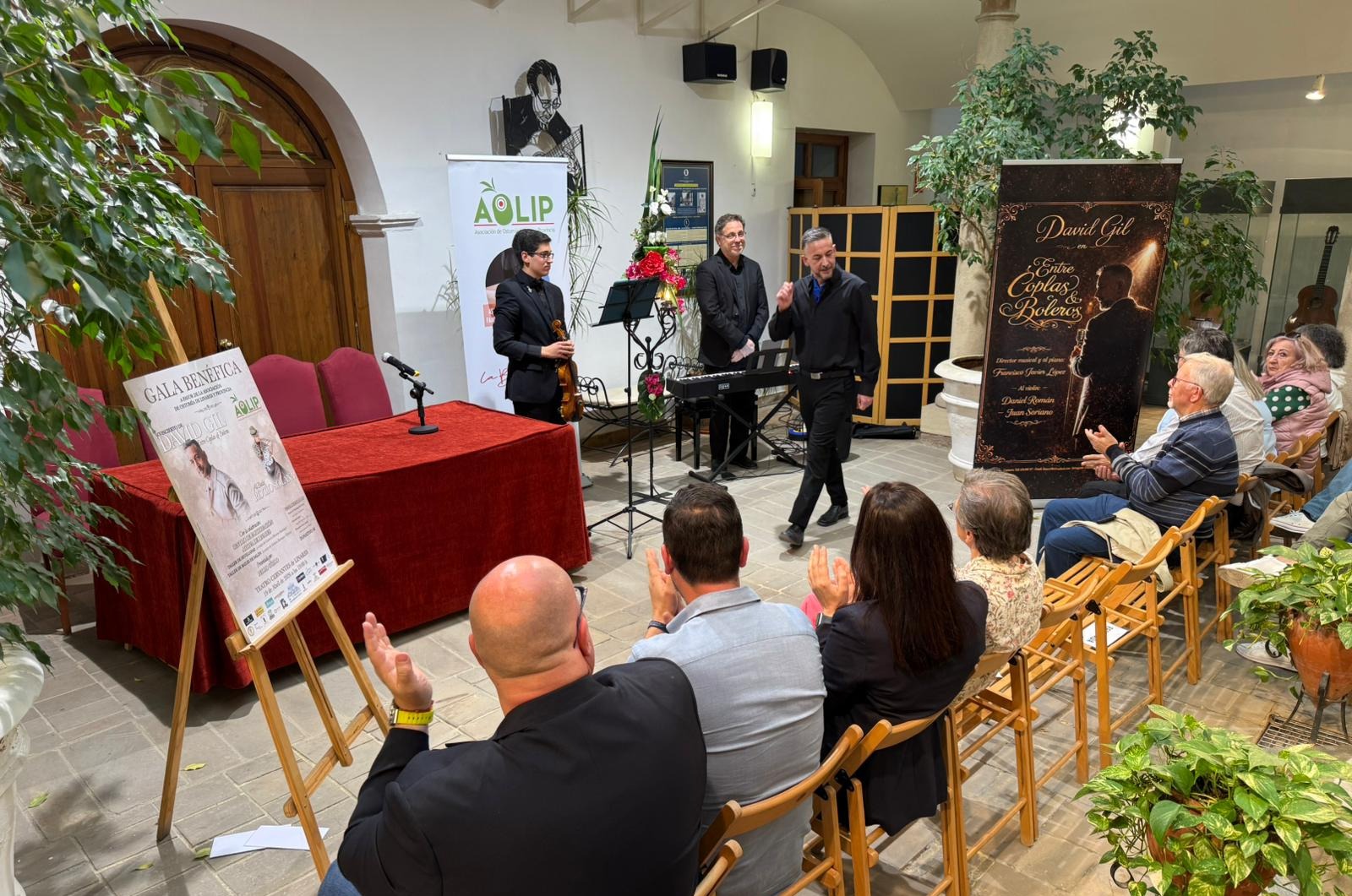 Imagen de David Gil presentará ‘Entre coplas y boleros’ en el Teatro Cervantes con fines benéficos