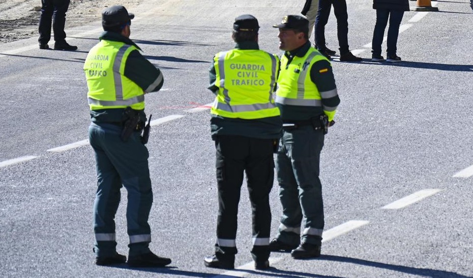 Imagen de Muere un hombre al volcar un camión en la autovía A-4 en Villanueva de la Reina